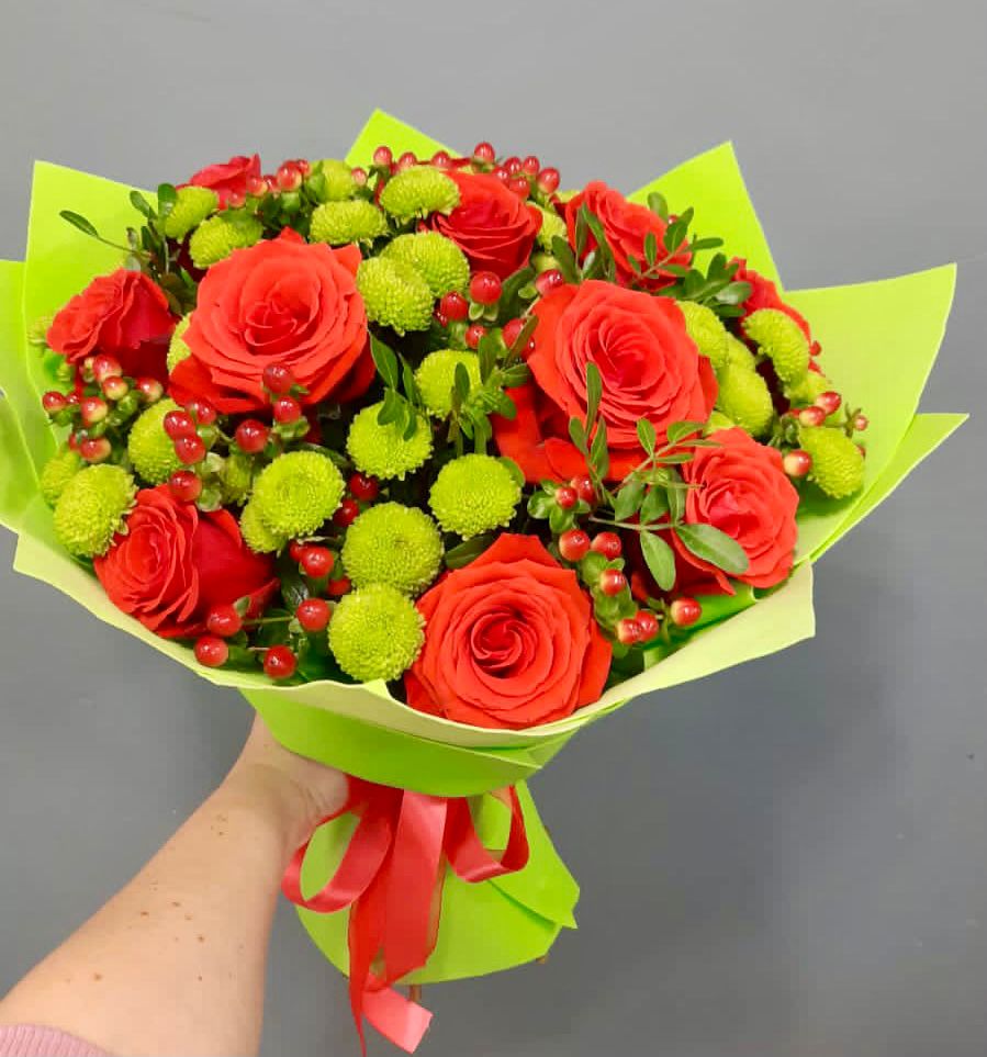 Букет цветов из: Хризантемы и Розы в Космодемьянский