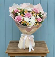 Букет цветов из:  Гвоздики, Орхидеи и Розы в Космодемьянский