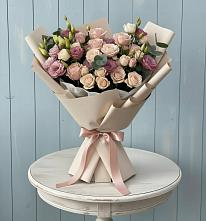 Букет цветов из:  Розы и Лизиантусы в Космодемьянский