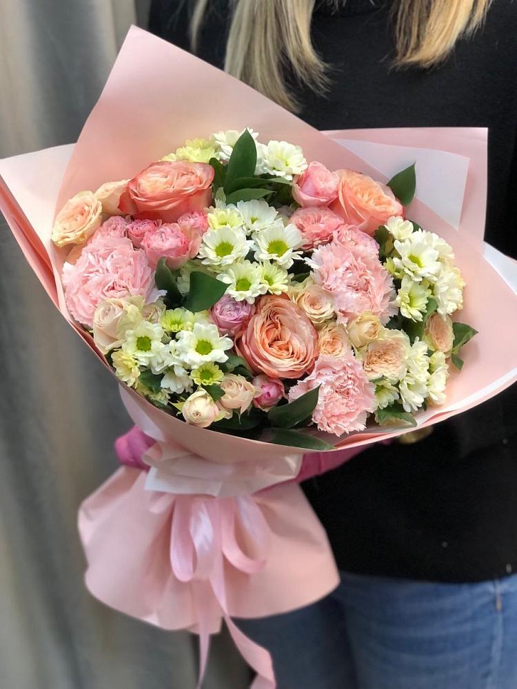 Букет цветов из: Гвоздики, Розы и Хризантемы в Космодемьянский