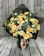 Букет цветов из:  Розы и Лизиантусы в Космодемьянский