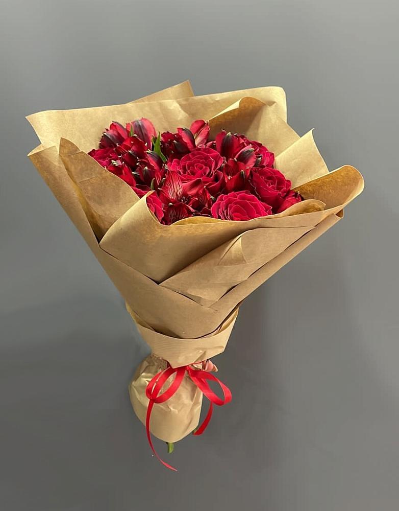 Букет цветов из: Альстромерии и Розы в Космодемьянский