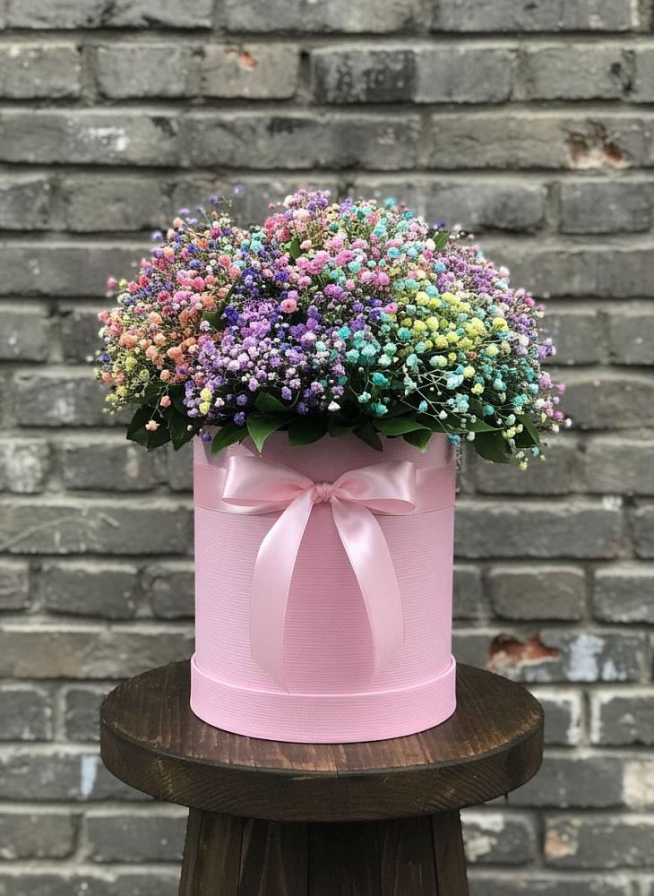 Цветочная композиция из Гипсофила и Розы в шляпной коробке в Космодемьянский