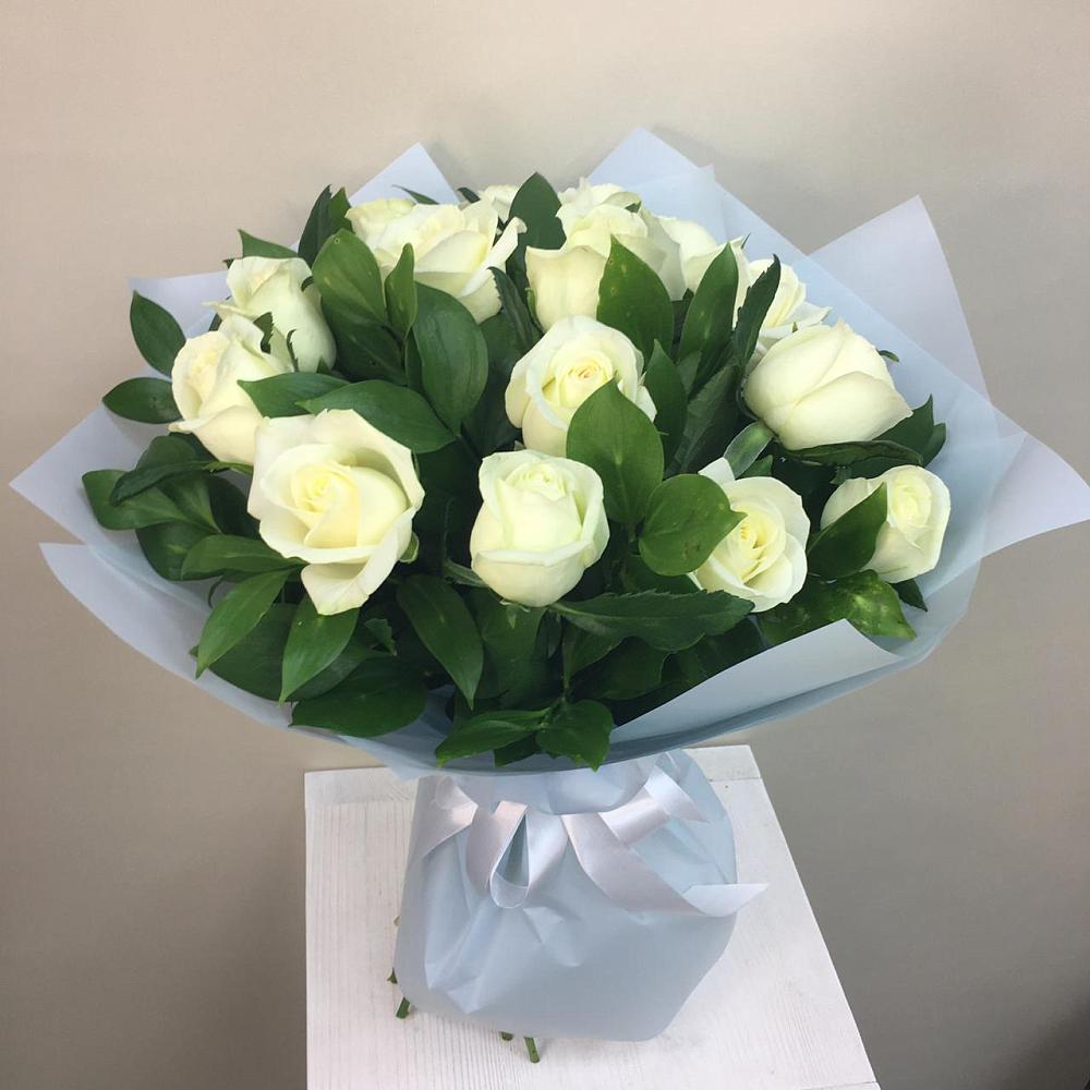 Букет 15 Белых роз Проуд в Космодемьянский