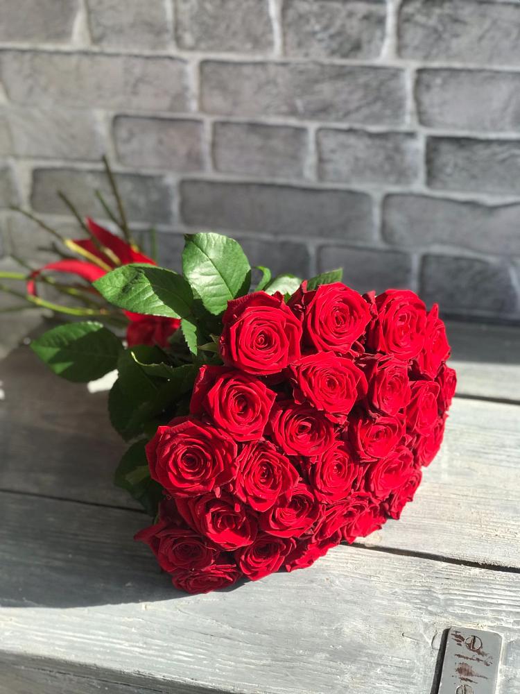 Букет Красные розы Фридом в Космодемьянский