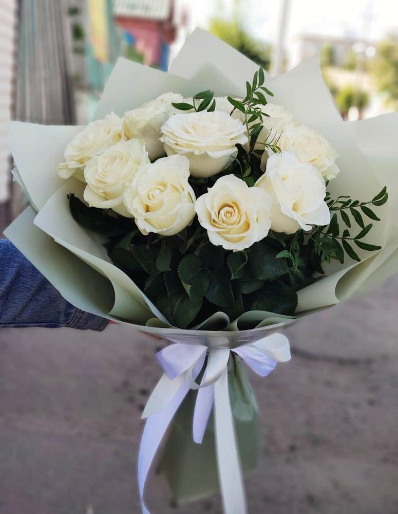 Букет Белые розы Проуд в Космодемьянский