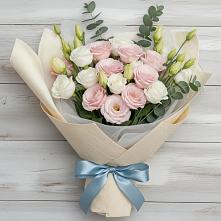 Букет цветов из:  Лизиантусы в Космодемьянский