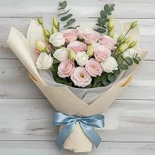 Букет цветов из:  Лизиантусы в Космодемьянский