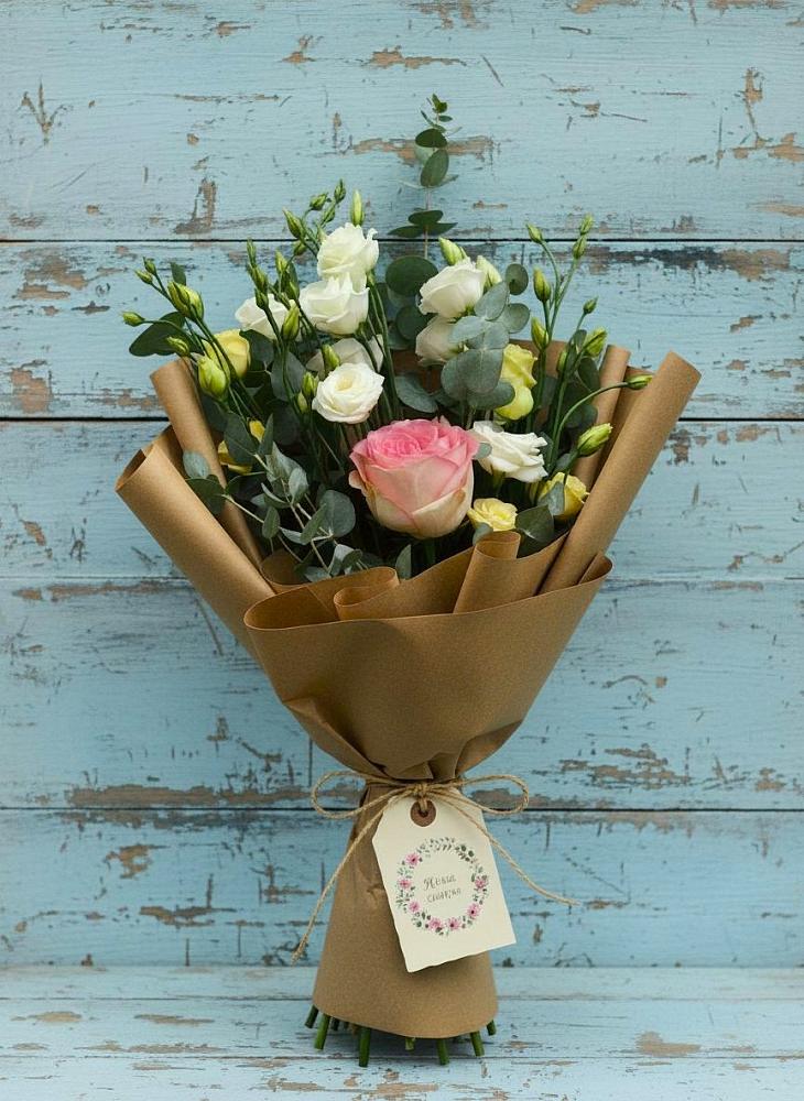 Букет цветов из: Розы и Лизиантусы в Космодемьянский