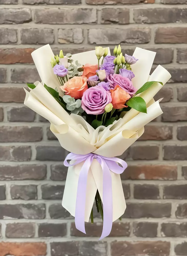 Букет цветов из: Лизиантусы и Розы в Космодемьянский