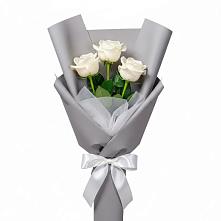 Букет 3 белые розы в Космодемьянский
