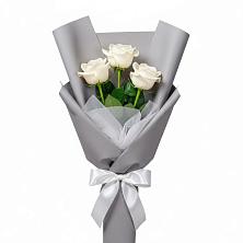 Букет 3 белые розы в Космодемьянский