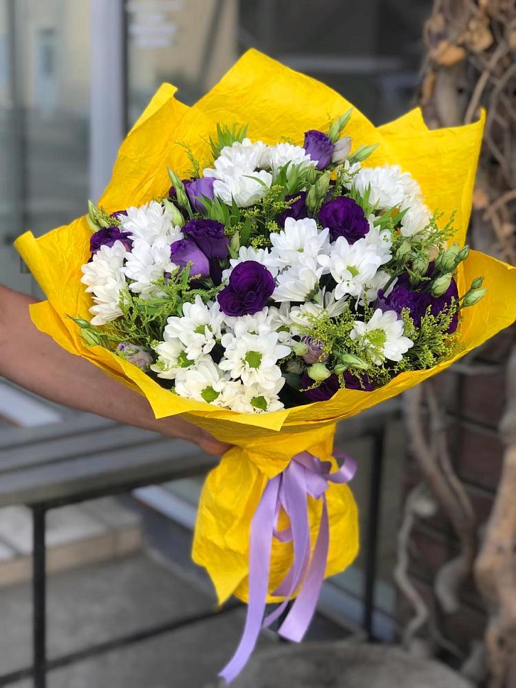 Букет цветов из: Ирисы, Хризантемы и Ромашки в Космодемьянский