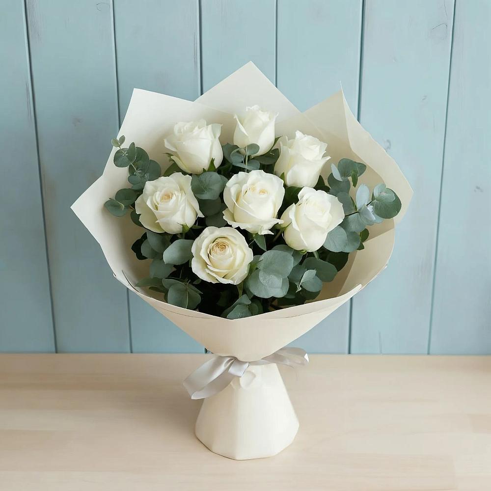 Букет Белые розы в Эвкалипте в Космодемьянский