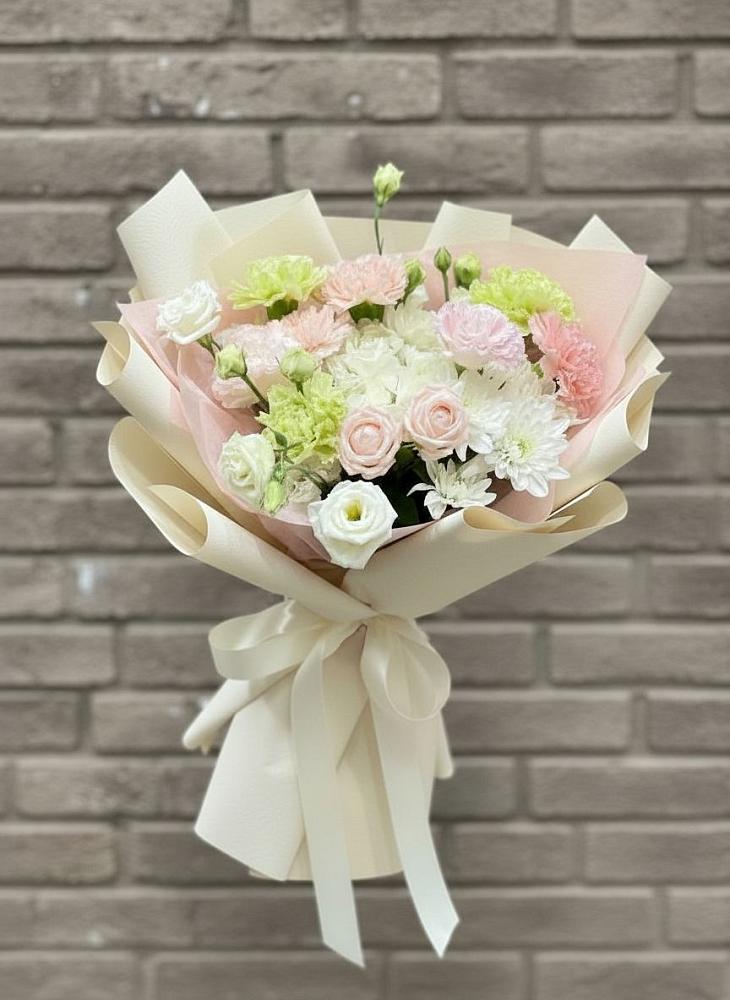 Букет цветов из: Гвоздики, Розы, Лизиантусы и Хризантемы в Космодемьянский