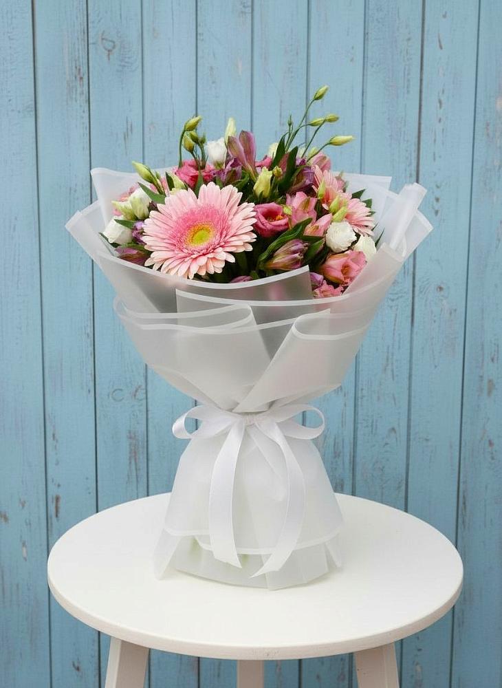 Букет цветов из: Герберы, Альстромерии и Лизиантусы в Космодемьянский