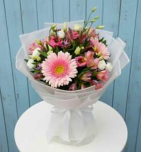 Букет цветов из:  Герберы, Альстромерии и Лизиантусы #REPLACE_PRED# Космодемьянский