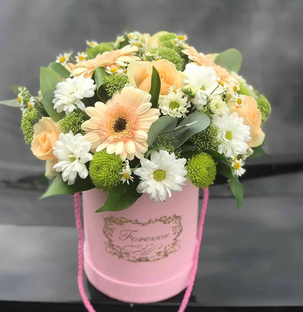 Цветочная композиция из Розы, Герберы и Хризантемы в шляпной коробке в Космодемьянский