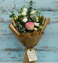 Букет цветов из:  Розы и Лизиантусы в Космодемьянский