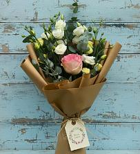 Букет цветов из:  Розы и Лизиантусы в Космодемьянский