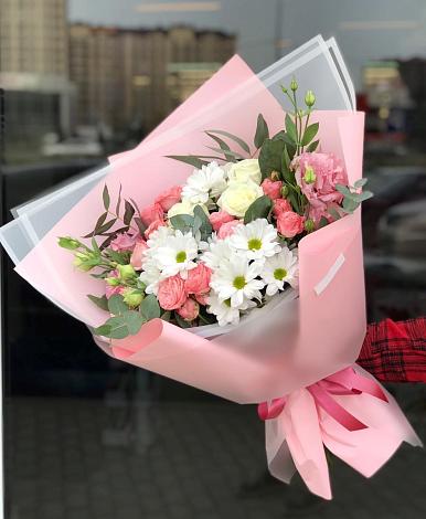 Букет цветов из: Розы, Лизиантусы и Хризантемы в Космодемьянский