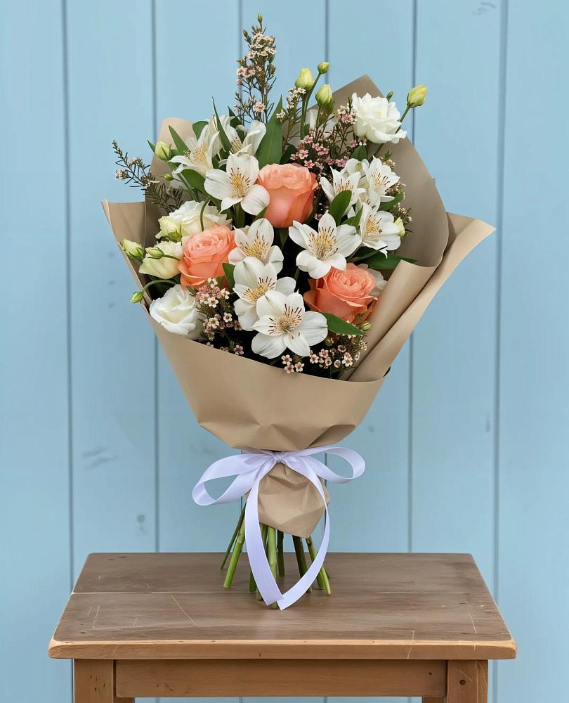 Букет цветов из: Альстромерии, Лизиантусы, Розы и Хризантемы в Космодемьянский