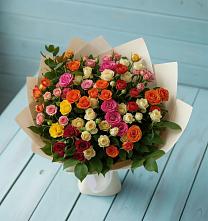 Букет Микс из разноцветных кустовых роз в Космодемьянский