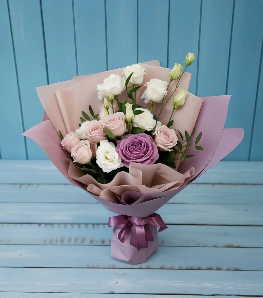 Букет цветов из: Розы и Лизиантусы в Космодемьянский